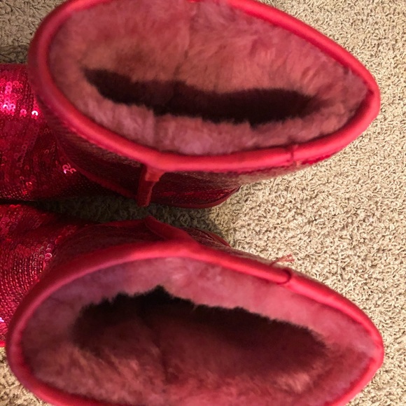 red sequin uggs - Picture 5 of 7